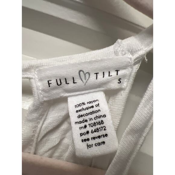 Full Tilt Women’s Floral Embroidery Eyelet Lightweight Racerback Top Sz‎ S White - Picture 2 of 3